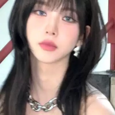 仰映容